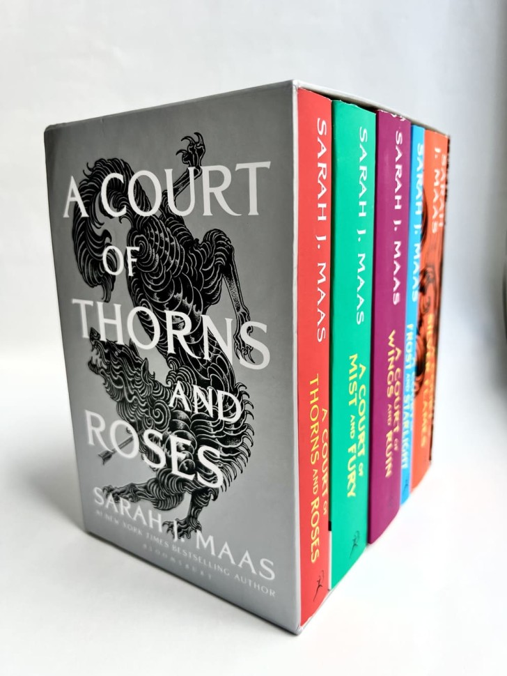 A Court of Thorns and Roses (   ) -  5 